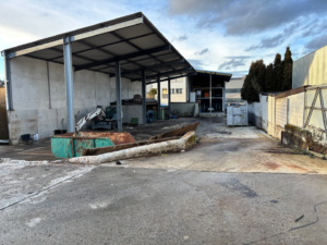 Blick von Süden ins Grundstück