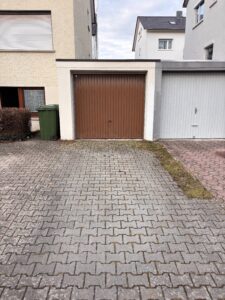 Blick auf den Außenstellplatz