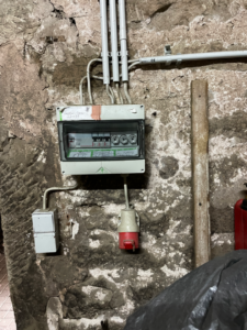 Starkstrom in der Scheune