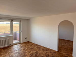 Wohnzimmer mit Zugang zum Esszimmer
