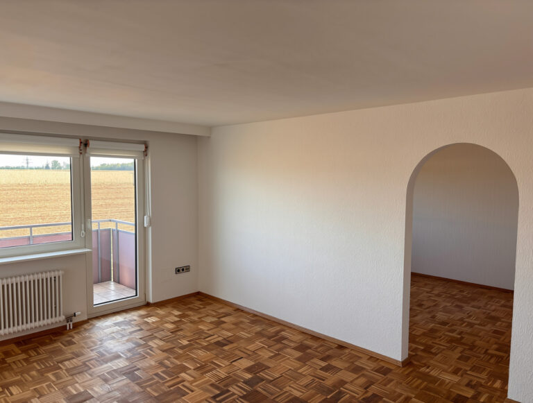Wohnzimmer mit Zugang zum Esszimmer